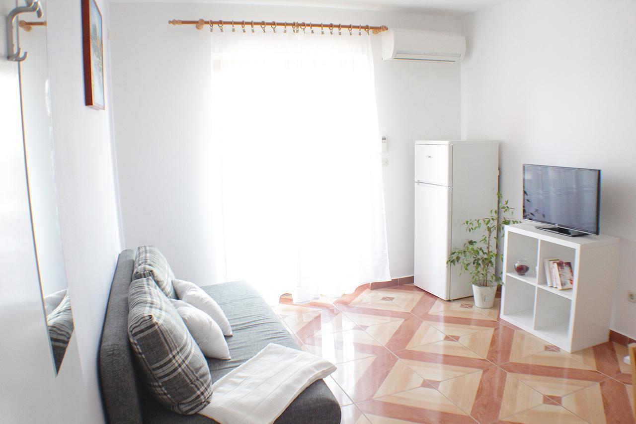 Apartmani Adrijan Krk Krk Town Exterior foto