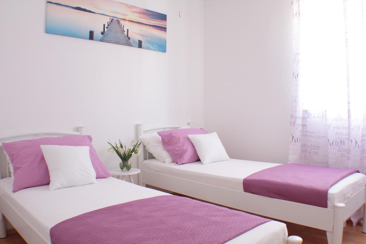 Apartmani Adrijan Krk Krk Town Exterior foto